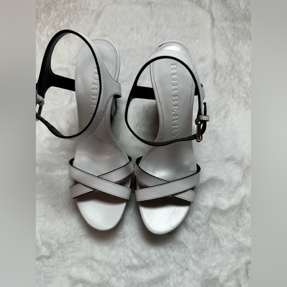 Burberry Monochrome Strappy Heels brand new - Picture 4 of 11